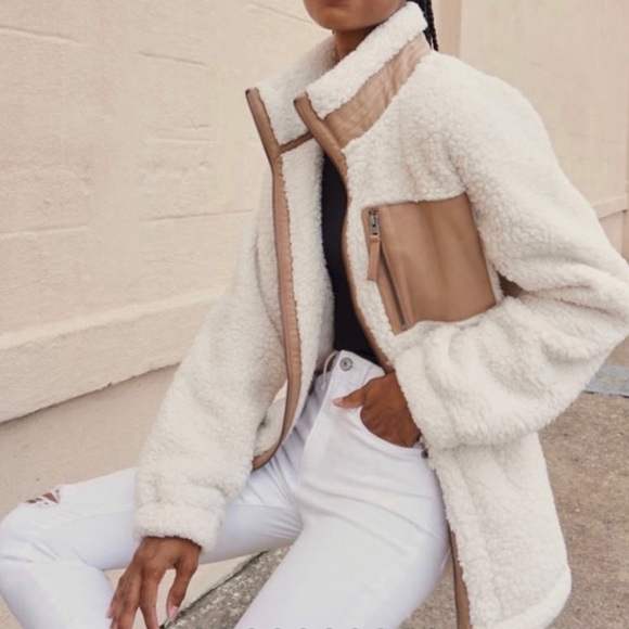 Abercrombie & Fitch Women’s Cream and Tan Sherpa Fleece Jacket - Picture 1 of 15